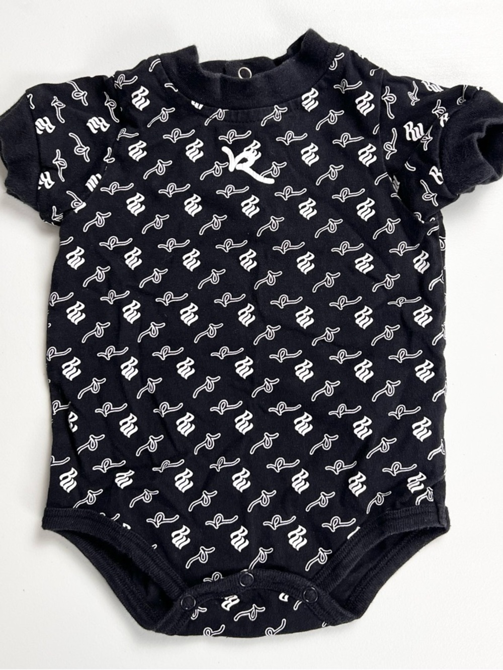 Rocawear Roca Baby One Piece All Over Print Logo Onesie 0-6 Months